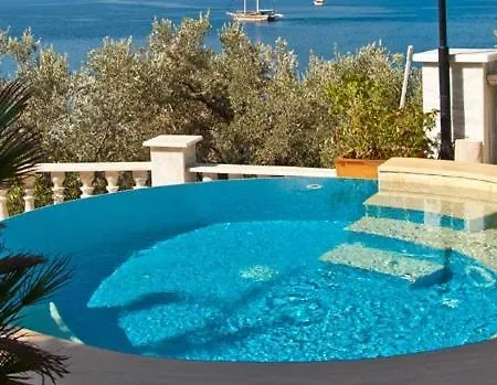 Luxery Mavi Koy In *