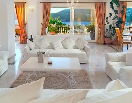 Luxery Mavi Koy In فيلة كالكان
